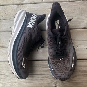 Hoka One One Women's 9 WIDE Clifton 9 Running Runners Black Athletic Shoes